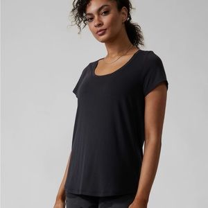 Athleta short sleeve crew neck tee S